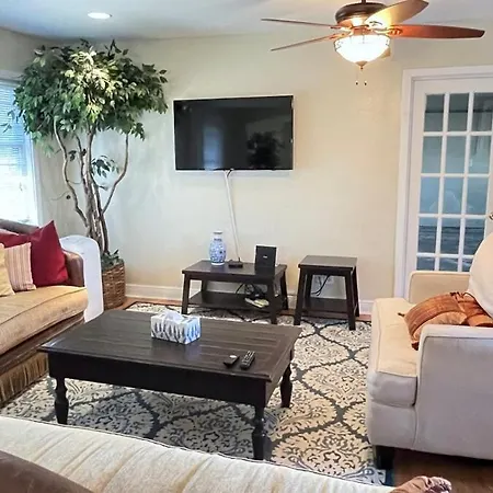 Quiet, Spacious, Historical District Home Near Hou Hobby Airport